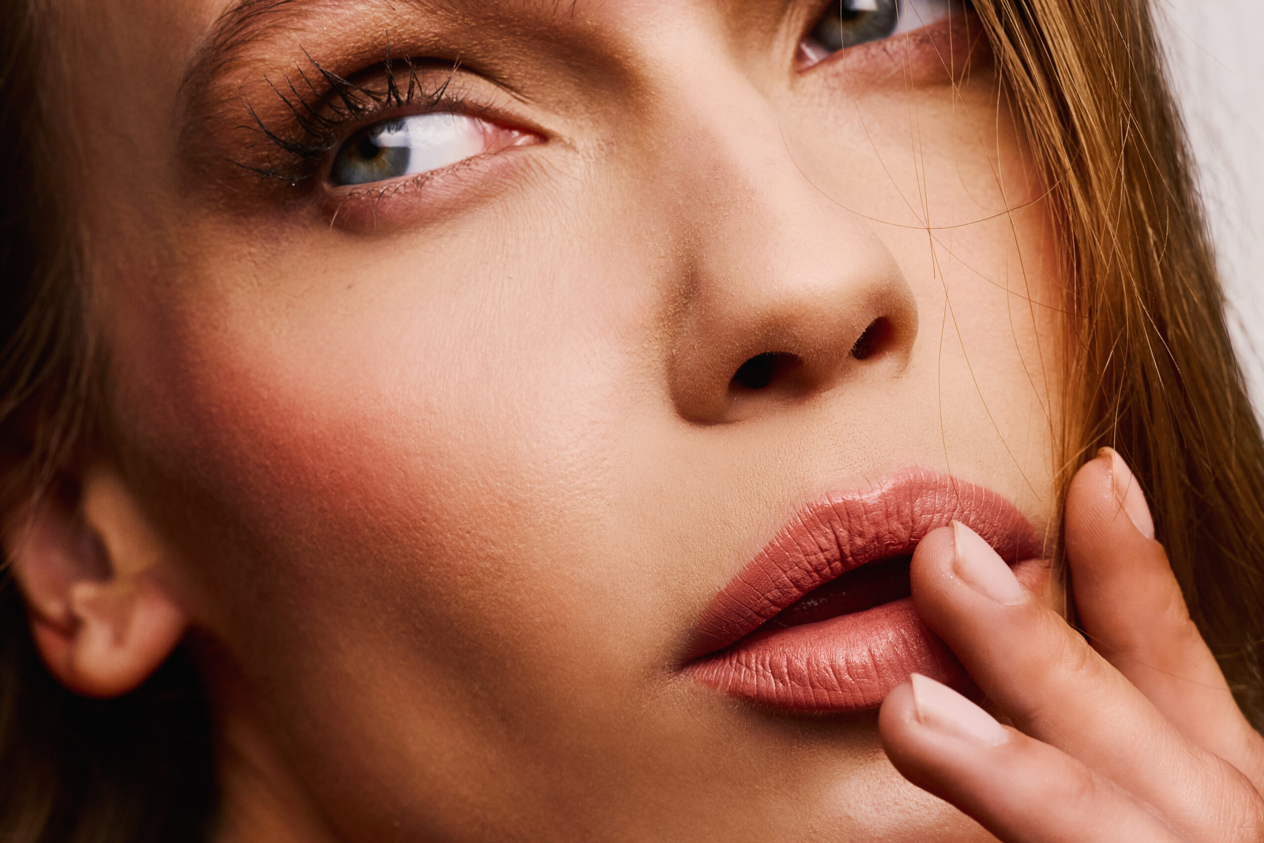 Lip to cheek Νο 2 Barely Nude – Κραγιόν και Ρουζ, 10ml