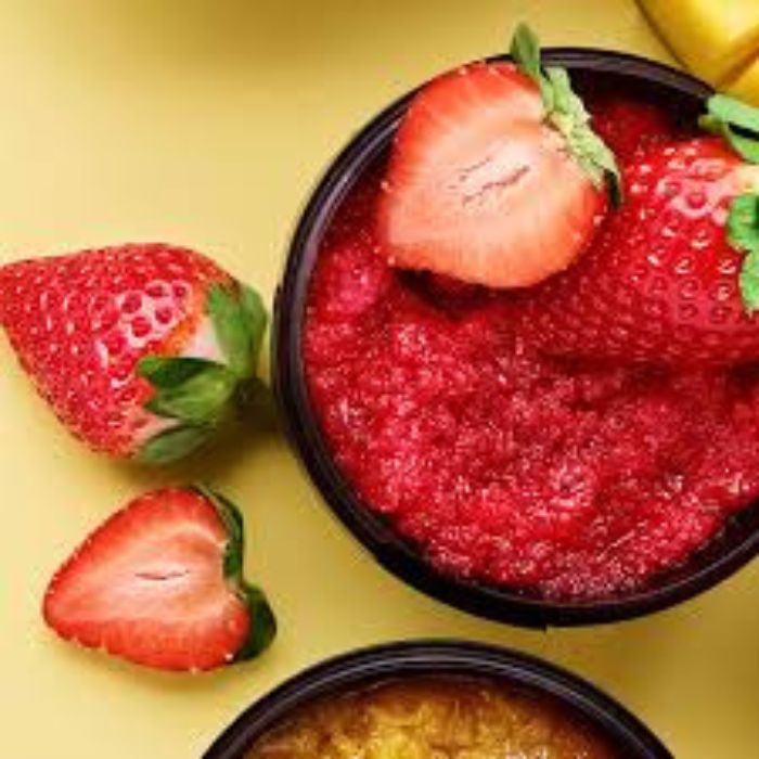 Body Scrub Strawberry Letter –  Scrub σώματος με φράουλα & λάδι καρύδα, 360gr